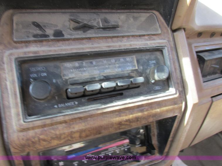 image for item L4122 1986 Ford F350 pickup truck