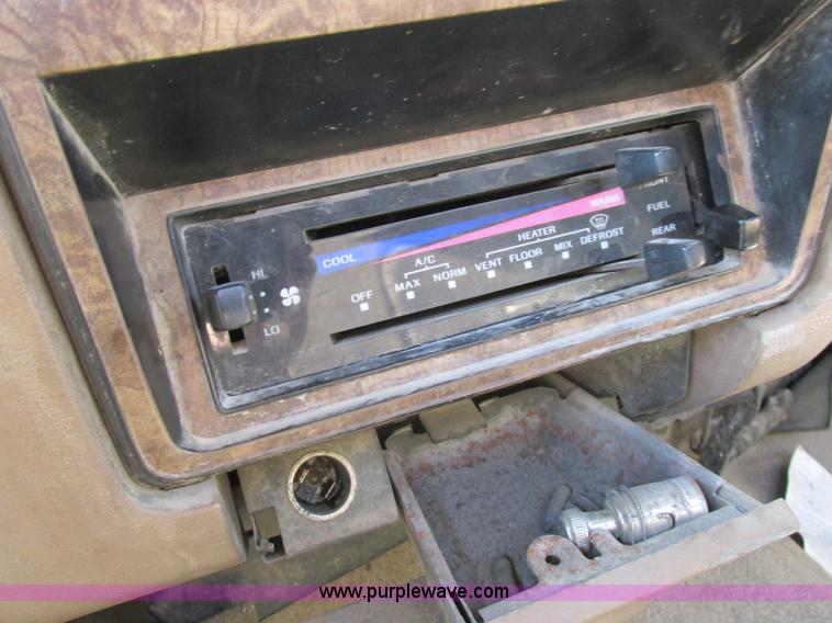 image for item L4122 1986 Ford F350 pickup truck