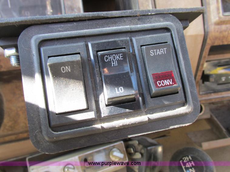 image for item L4122 1986 Ford F350 pickup truck