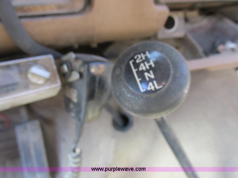 image for item L4122 1986 Ford F350 pickup truck