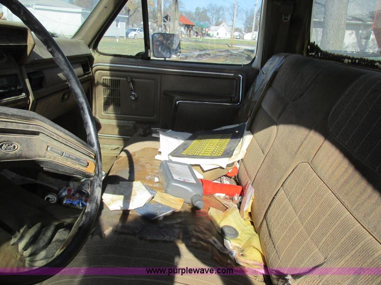 image for item L4122 1986 Ford F350 pickup truck