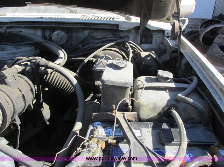 image for item L4122 1986 Ford F350 pickup truck