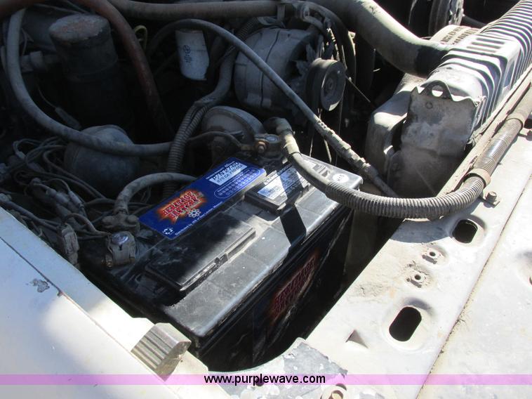 image for item L4122 1986 Ford F350 pickup truck