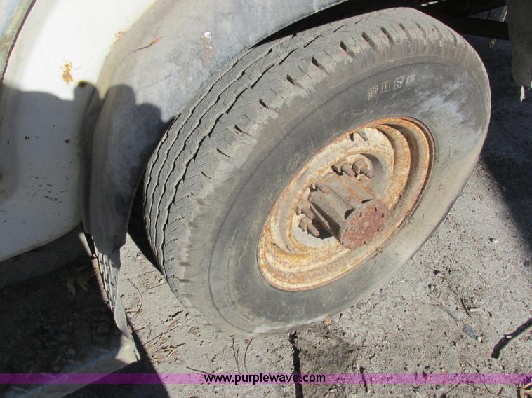 image for item L4122 1986 Ford F350 pickup truck