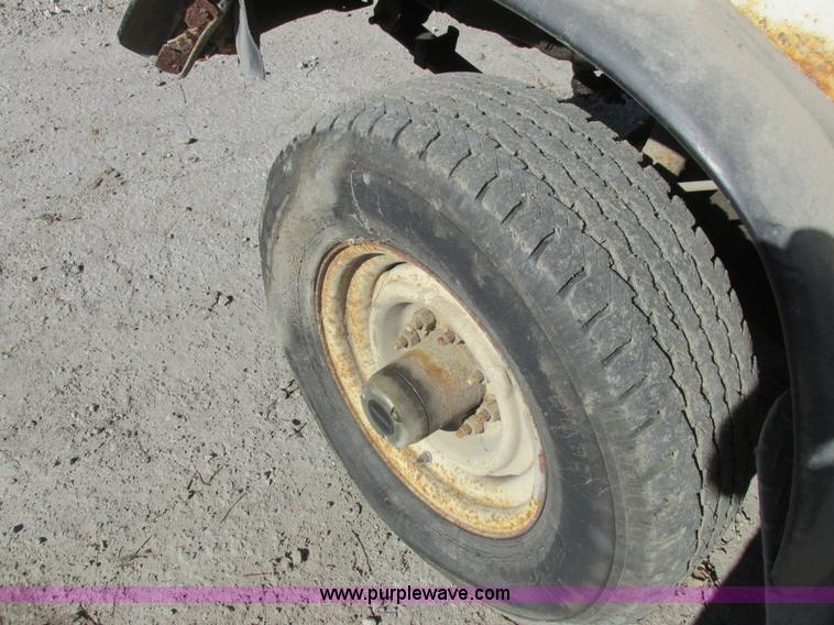 image for item L4122 1986 Ford F350 pickup truck