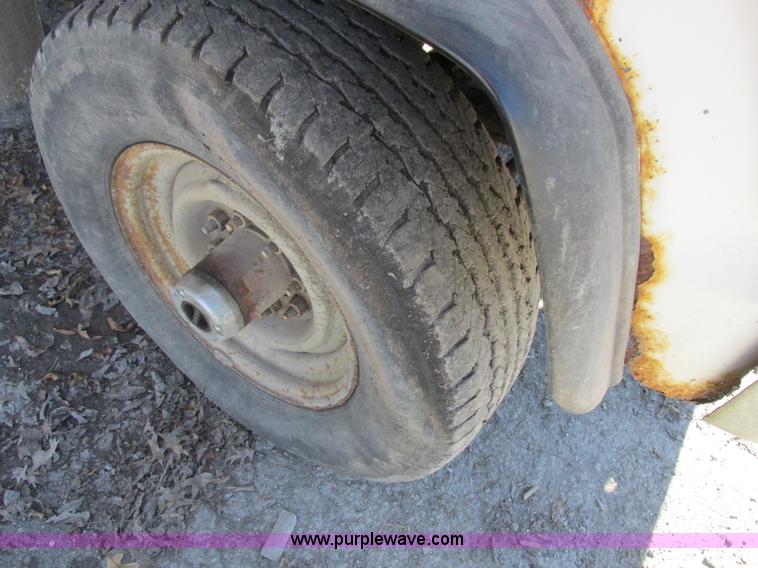 image for item L4122 1986 Ford F350 pickup truck