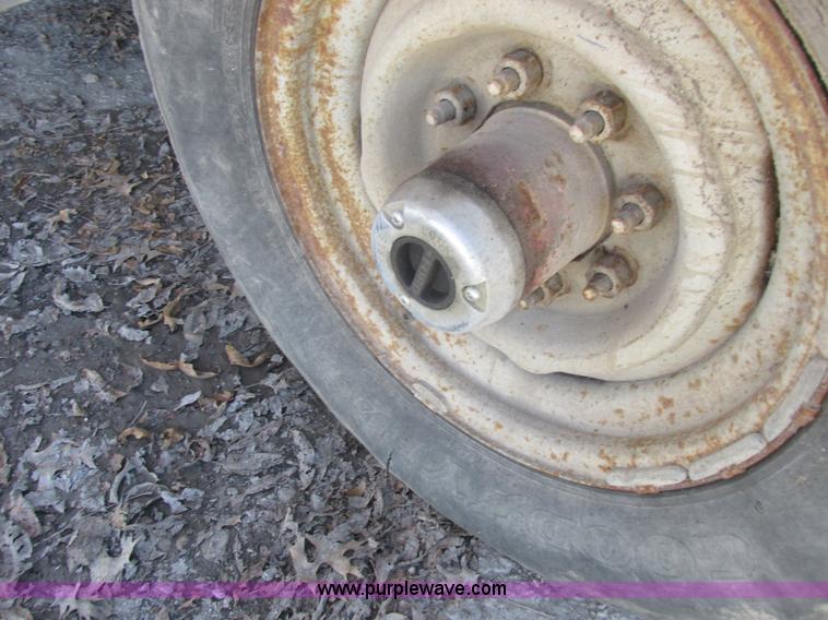 image for item L4122 1986 Ford F350 pickup truck