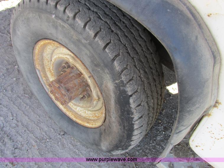 image for item L4122 1986 Ford F350 pickup truck