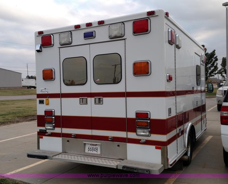 image for item L6020 2006 Ford Econoline E450 ambulance