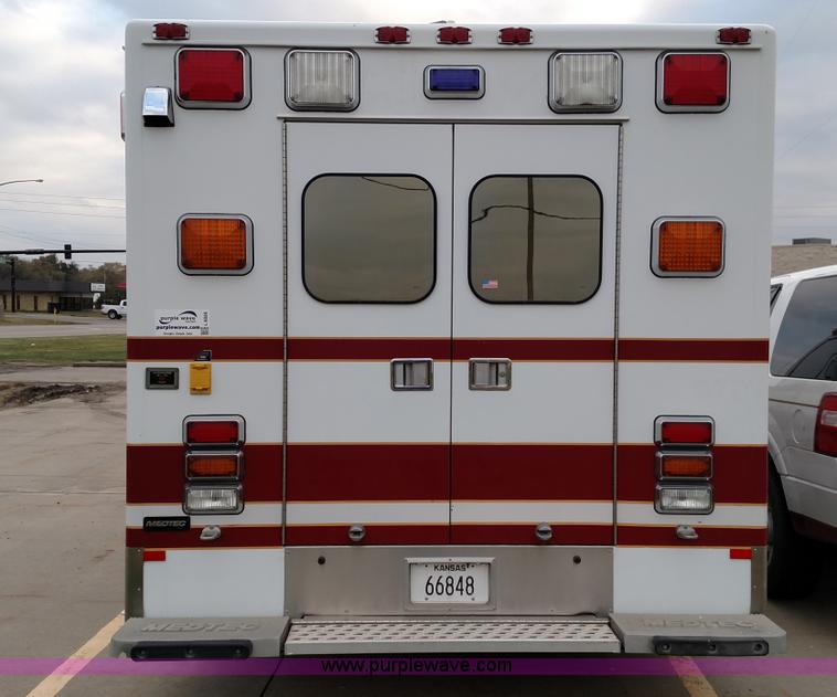 image for item L6020 2006 Ford Econoline E450 ambulance