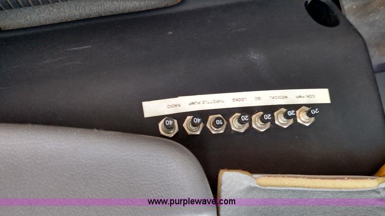 image for item L6020 2006 Ford Econoline E450 ambulance