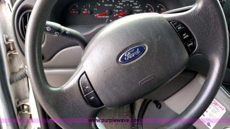 image for item L6020 2006 Ford Econoline E450 ambulance