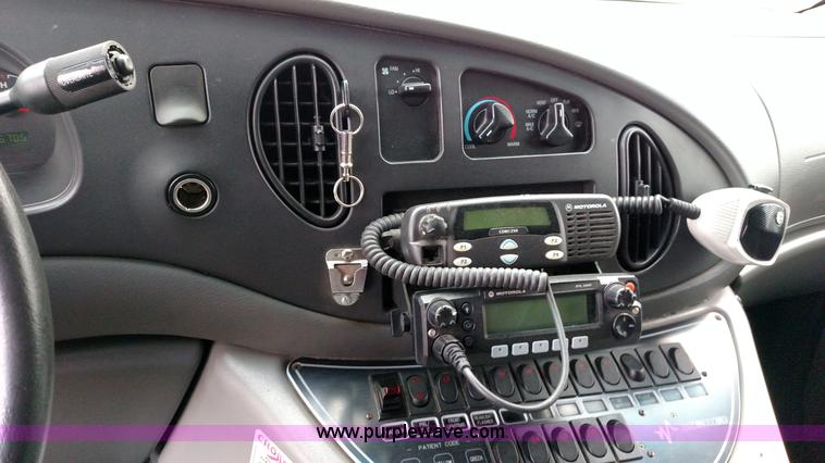 image for item L6020 2006 Ford Econoline E450 ambulance