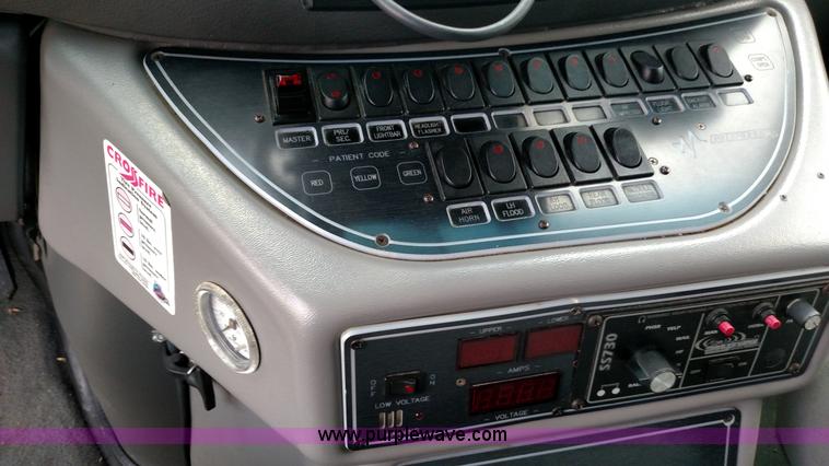 image for item L6020 2006 Ford Econoline E450 ambulance