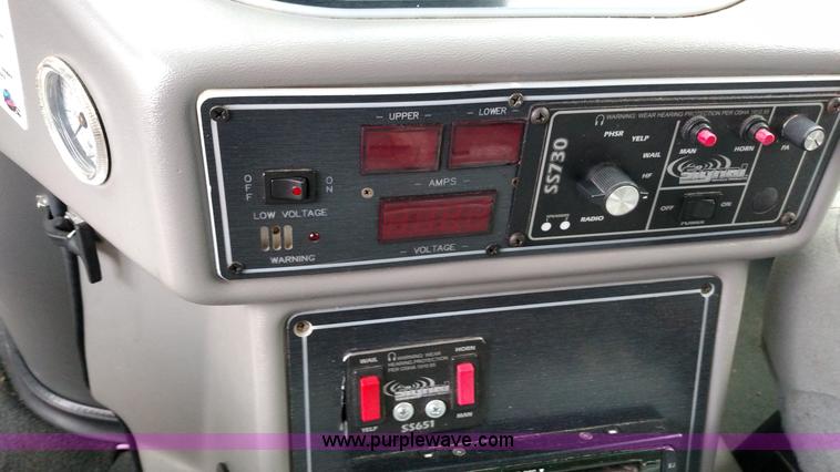 image for item L6020 2006 Ford Econoline E450 ambulance