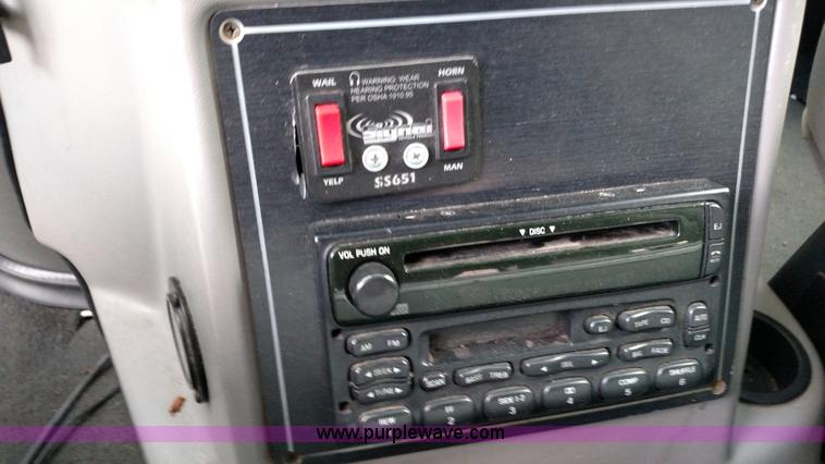 image for item L6020 2006 Ford Econoline E450 ambulance