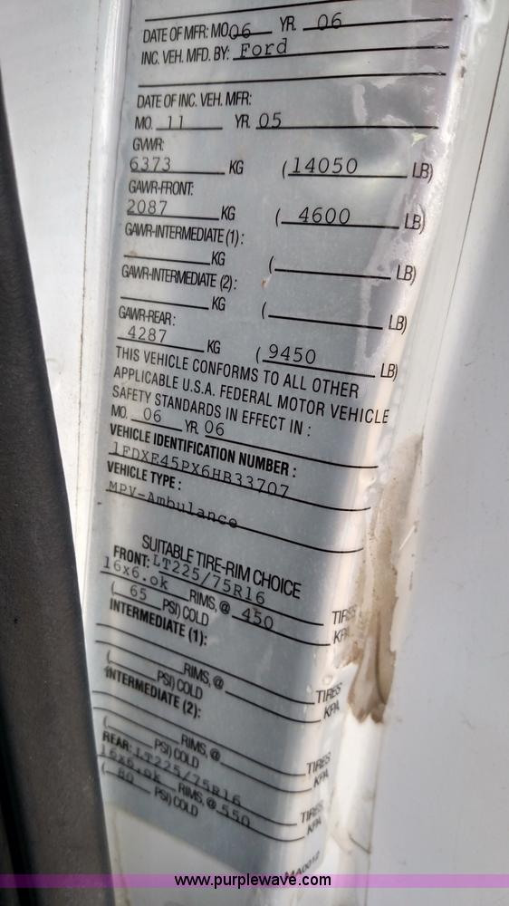 image for item L6020 2006 Ford Econoline E450 ambulance