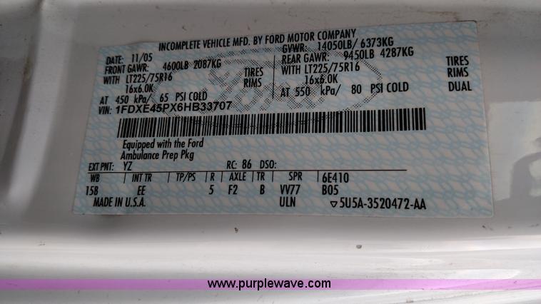 image for item L6020 2006 Ford Econoline E450 ambulance