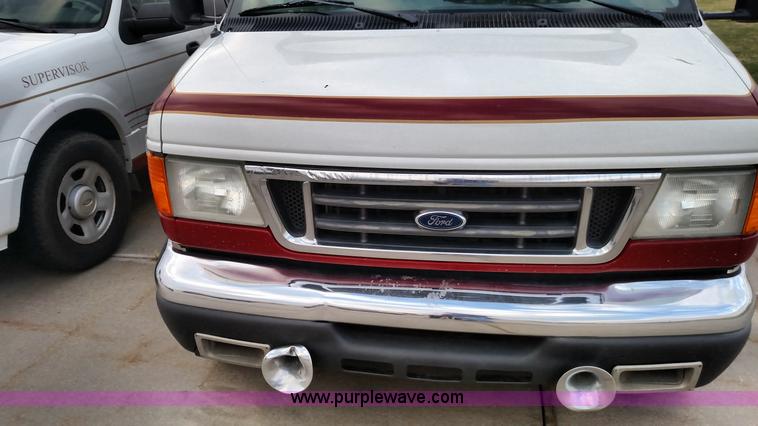 image for item L6020 2006 Ford Econoline E450 ambulance