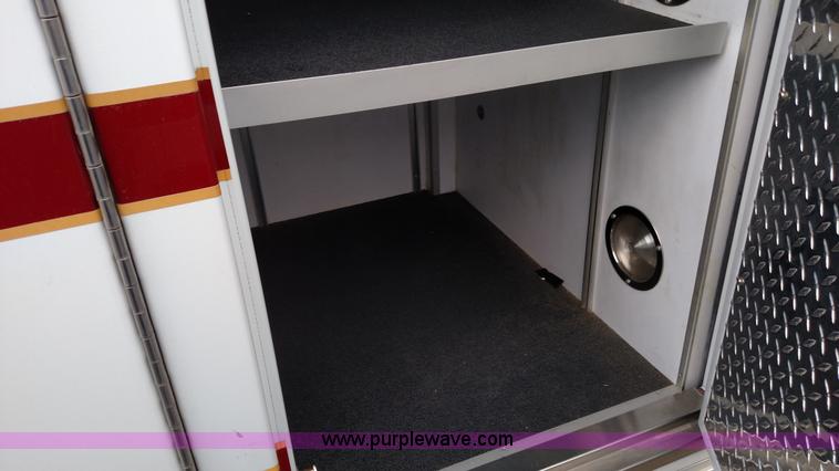 image for item L6020 2006 Ford Econoline E450 ambulance