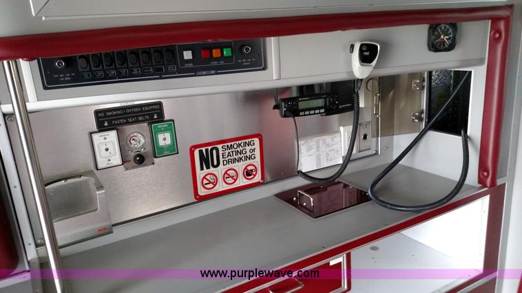 image for item L6020 2006 Ford Econoline E450 ambulance