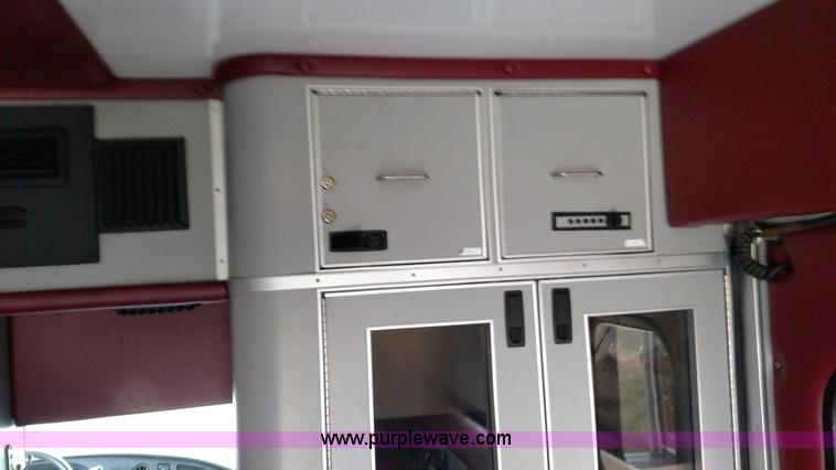 image for item L6020 2006 Ford Econoline E450 ambulance