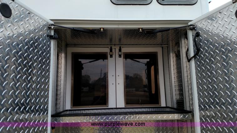 image for item L6020 2006 Ford Econoline E450 ambulance