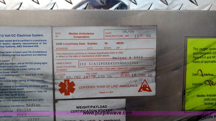 image for item L6020 2006 Ford Econoline E450 ambulance