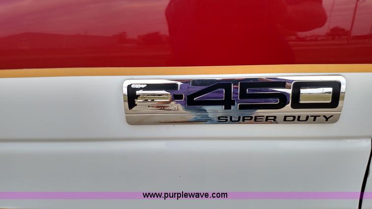 image for item L6020 2006 Ford Econoline E450 ambulance