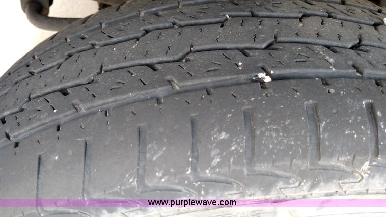 image for item L6020 2006 Ford Econoline E450 ambulance