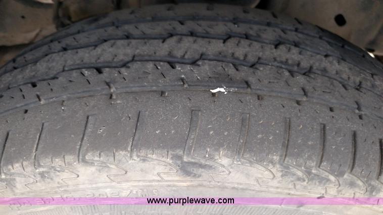 image for item L6020 2006 Ford Econoline E450 ambulance