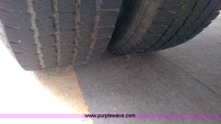 image for item L6020 2006 Ford Econoline E450 ambulance