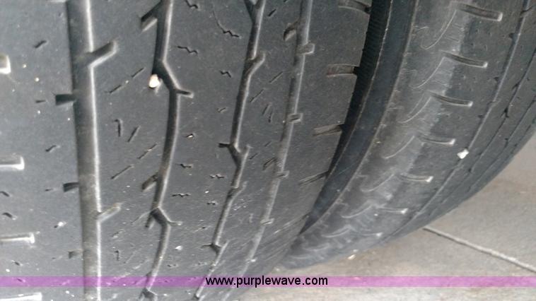 image for item L6020 2006 Ford Econoline E450 ambulance