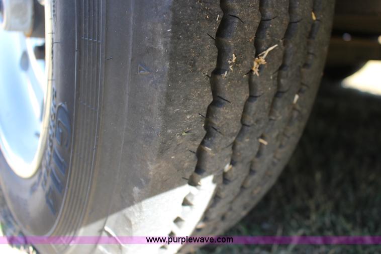 image for item L6022 2013 Wells CVGT3227 enclosed cargo trailer