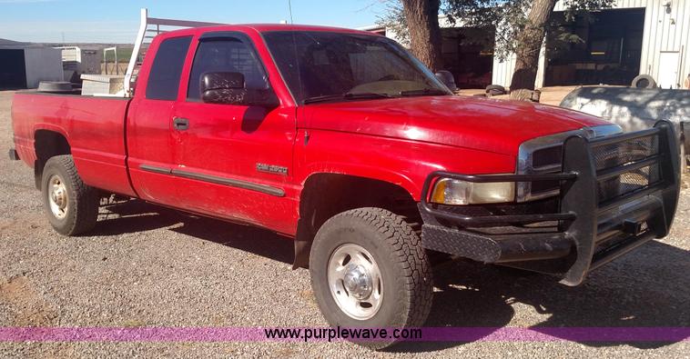 image for item L6034 2001 Dodge Ram 2500 Quad Cab pickup truck