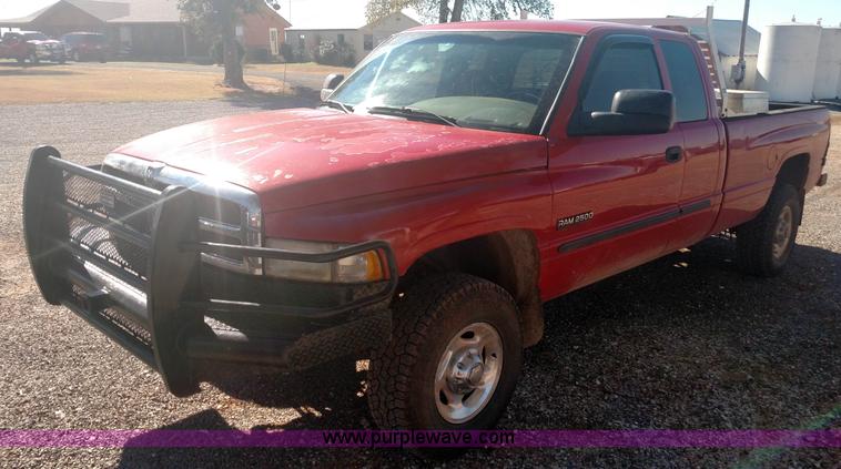image for item L6034 2001 Dodge Ram 2500 Quad Cab pickup truck