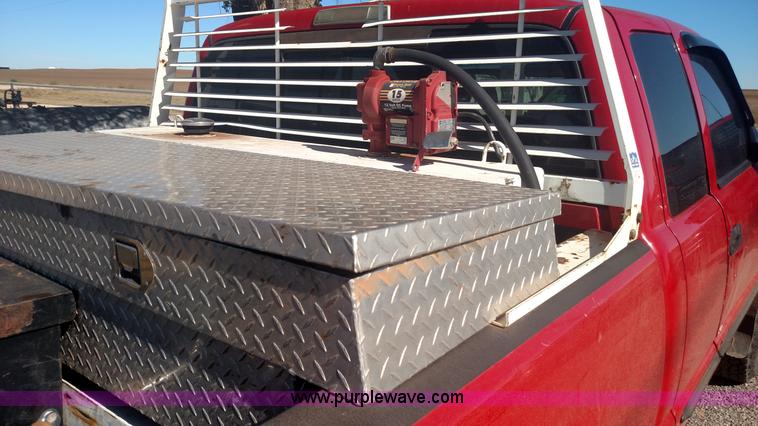 image for item L6034 2001 Dodge Ram 2500 Quad Cab pickup truck