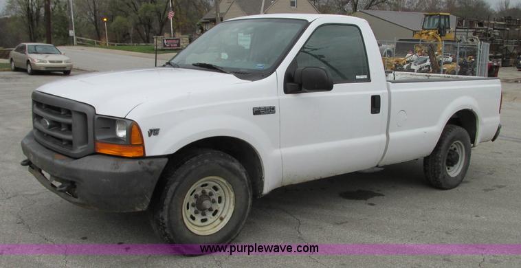 image for item N9262 2000 Ford F250 Super Duty XL pickup truck