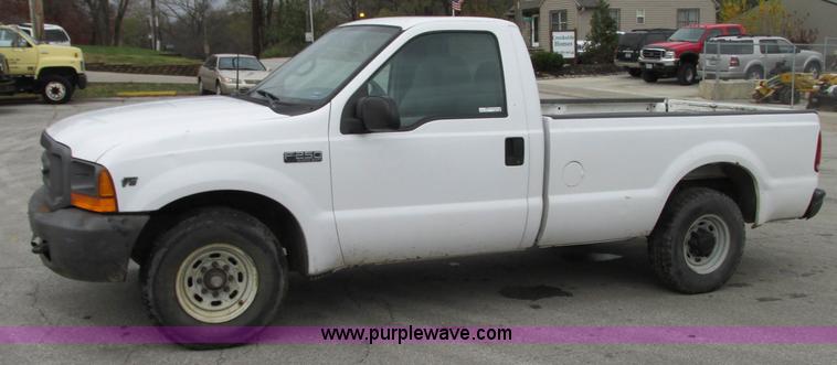 image for item N9262 2000 Ford F250 Super Duty XL pickup truck