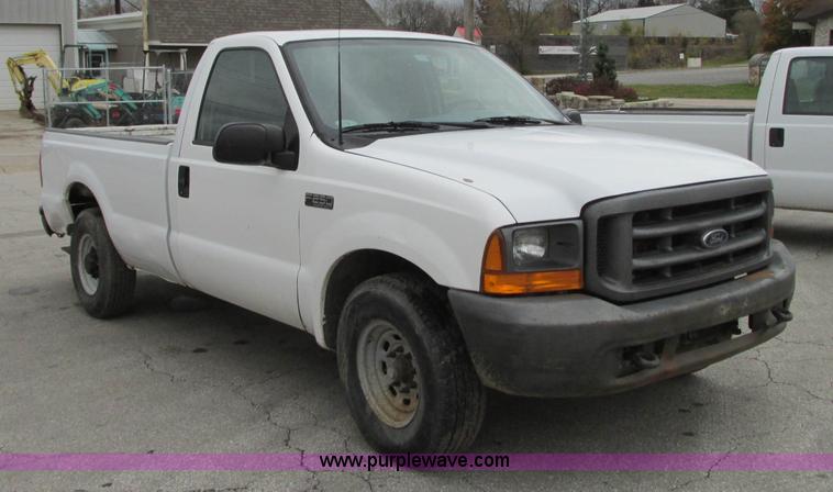 image for item N9262 2000 Ford F250 Super Duty XL pickup truck