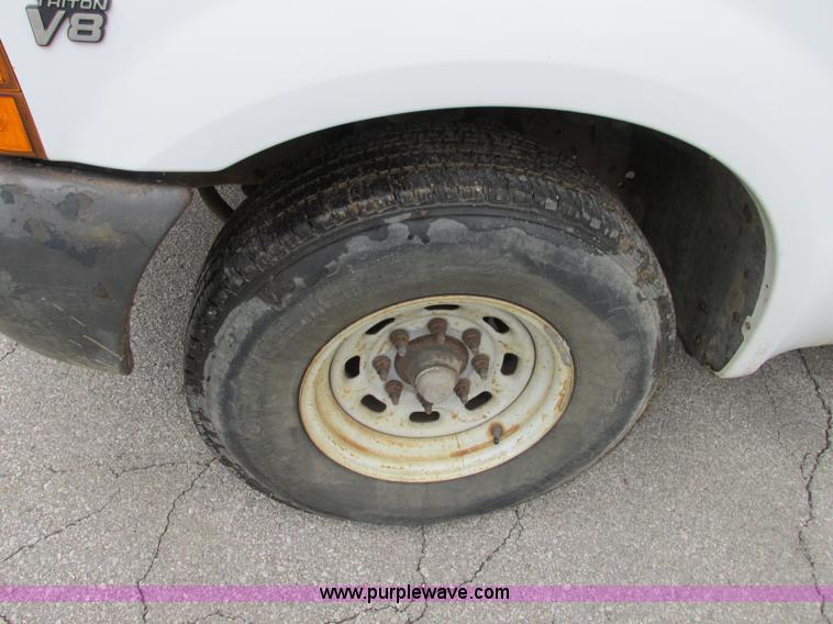 image for item N9262 2000 Ford F250 Super Duty XL pickup truck