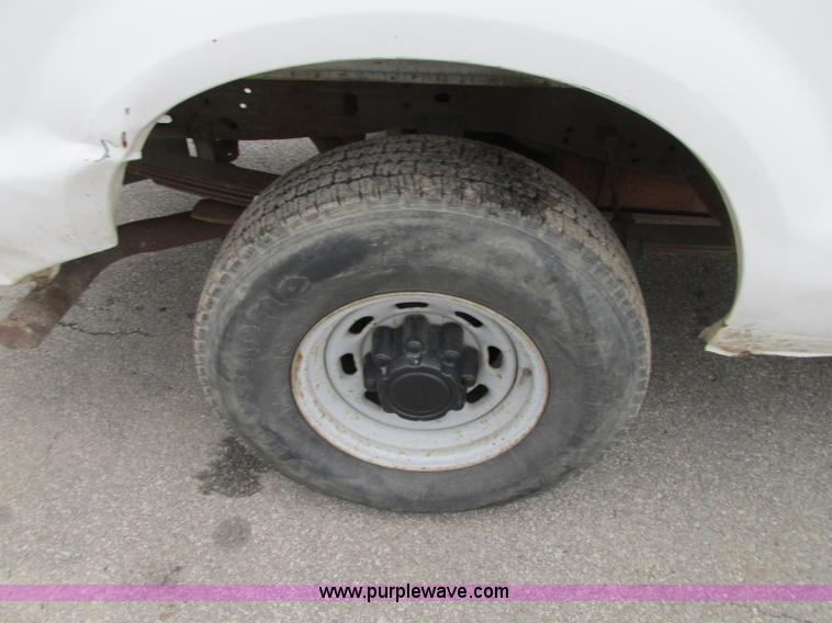 image for item N9262 2000 Ford F250 Super Duty XL pickup truck