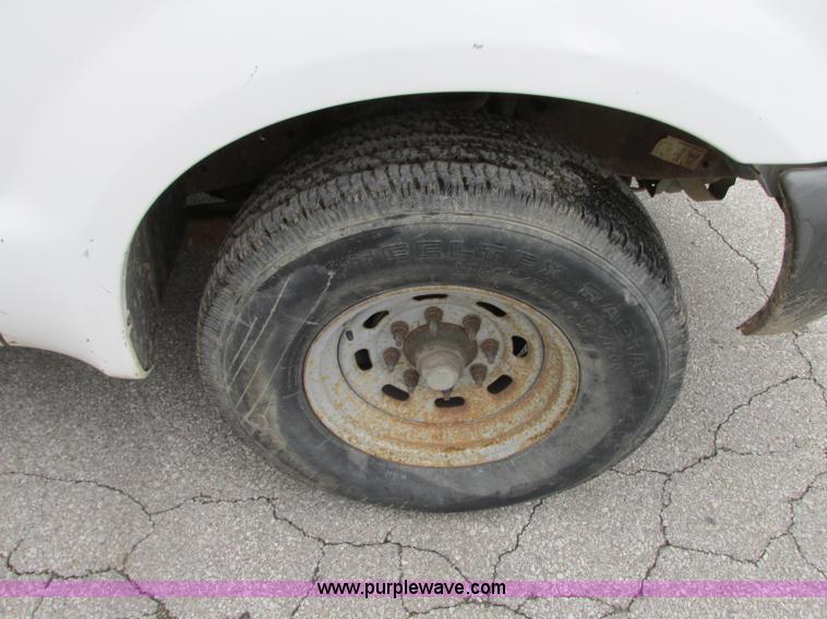 image for item N9262 2000 Ford F250 Super Duty XL pickup truck