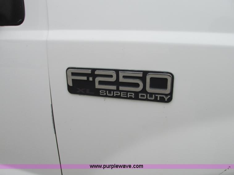 image for item N9262 2000 Ford F250 Super Duty XL pickup truck