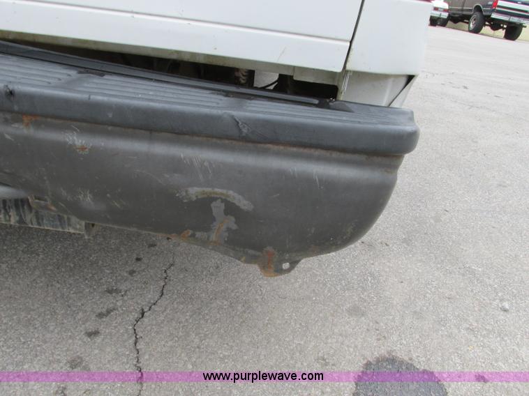 image for item N9262 2000 Ford F250 Super Duty XL pickup truck