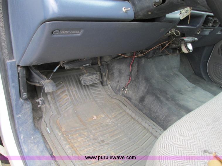 image for item N9262 2000 Ford F250 Super Duty XL pickup truck