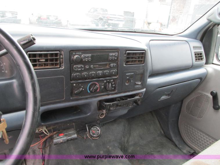 image for item N9262 2000 Ford F250 Super Duty XL pickup truck