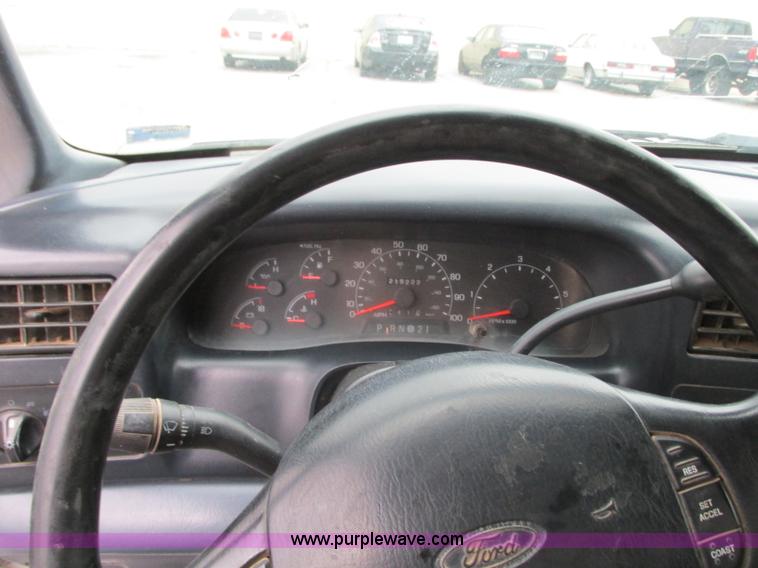 image for item N9262 2000 Ford F250 Super Duty XL pickup truck