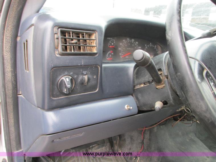 image for item N9262 2000 Ford F250 Super Duty XL pickup truck