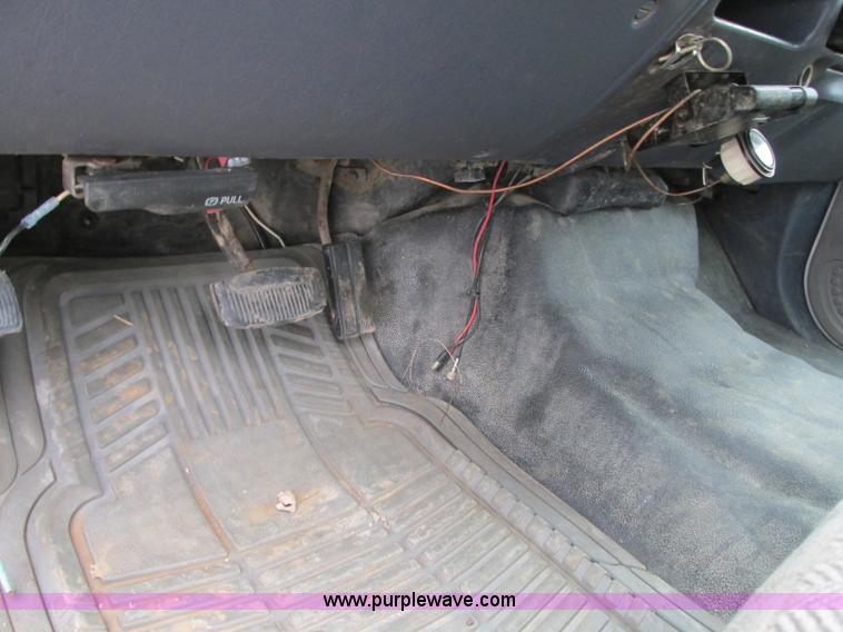 image for item N9262 2000 Ford F250 Super Duty XL pickup truck